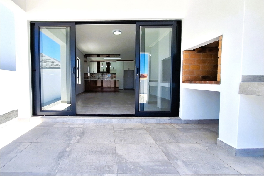 3 Bedroom Property for Sale in Sandy Point Western Cape
